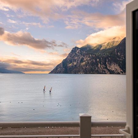 Hotel Baia Azzurra - Lake Front Torbole Sul Garda Εξωτερικό φωτογραφία