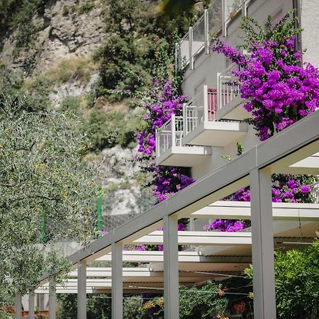 Hotel Baia Azzurra - Lake Front Torbole Sul Garda Εξωτερικό φωτογραφία