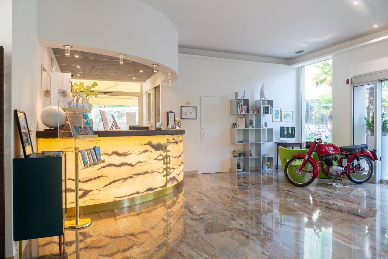 Hotel Baia Azzurra - Lake Front Torbole Sul Garda Εξωτερικό φωτογραφία