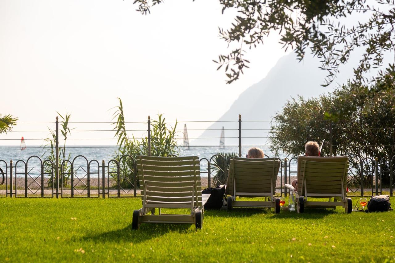 Hotel Baia Azzurra - Lake Front Torbole Sul Garda Εξωτερικό φωτογραφία