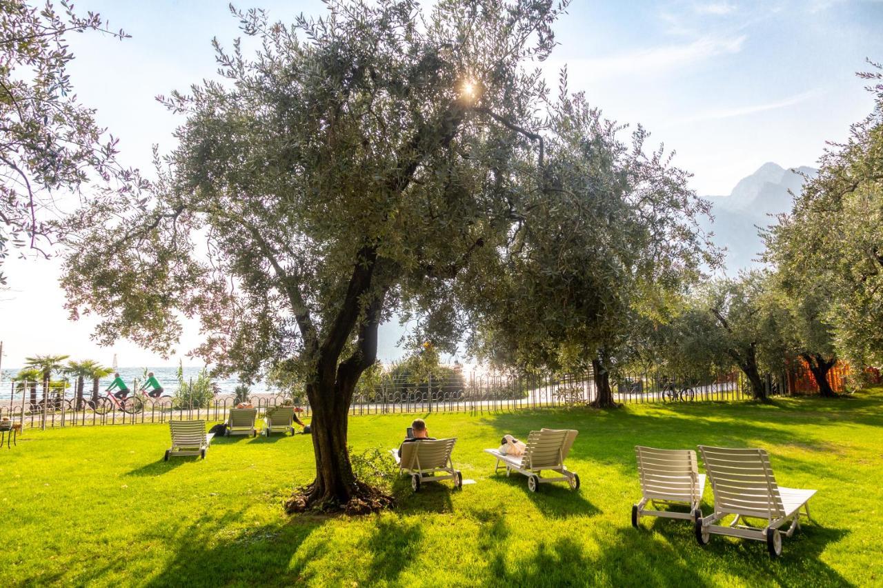 Hotel Baia Azzurra - Lake Front Torbole Sul Garda Εξωτερικό φωτογραφία