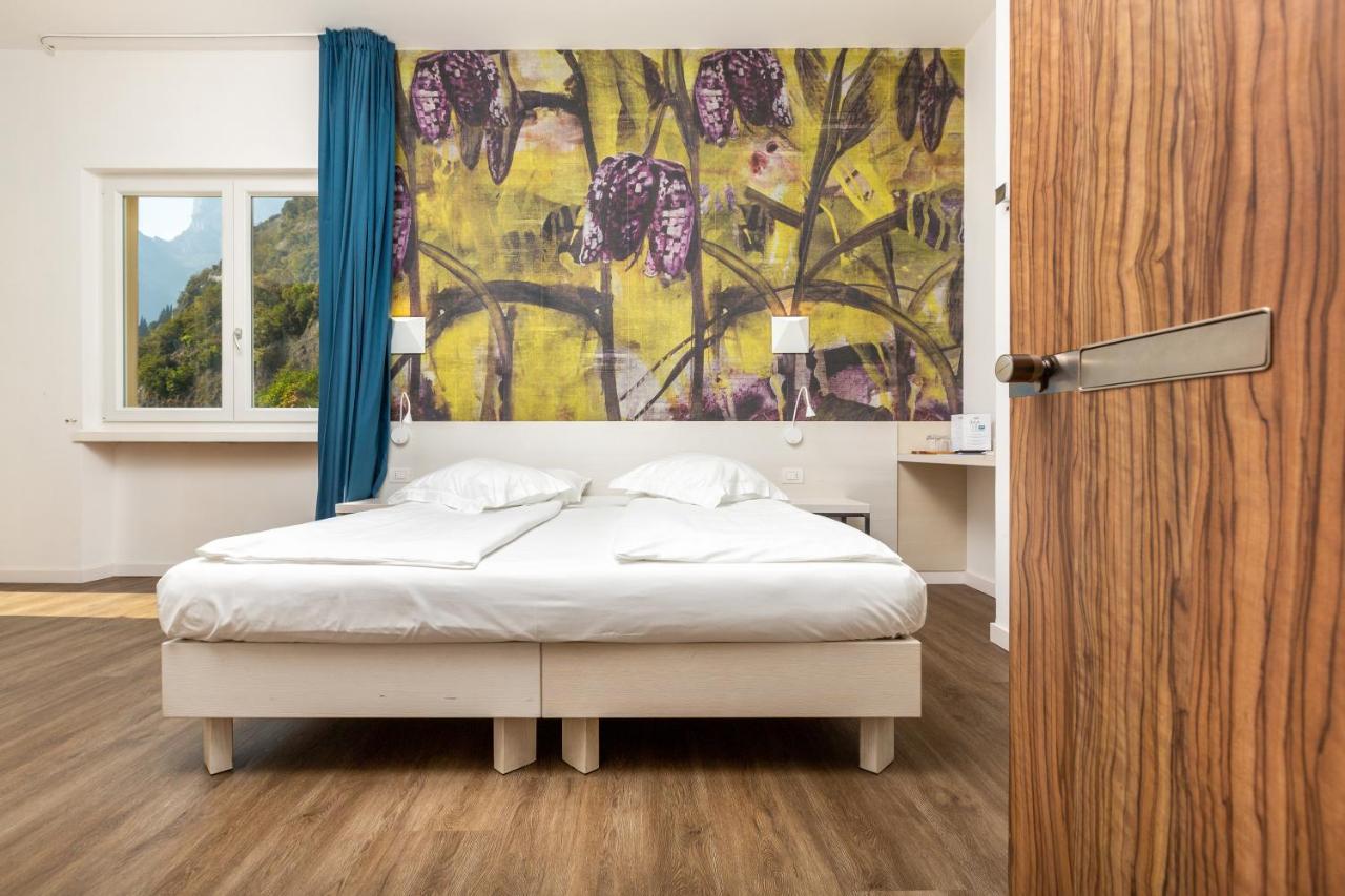 Hotel Baia Azzurra - Lake Front Torbole Sul Garda Εξωτερικό φωτογραφία