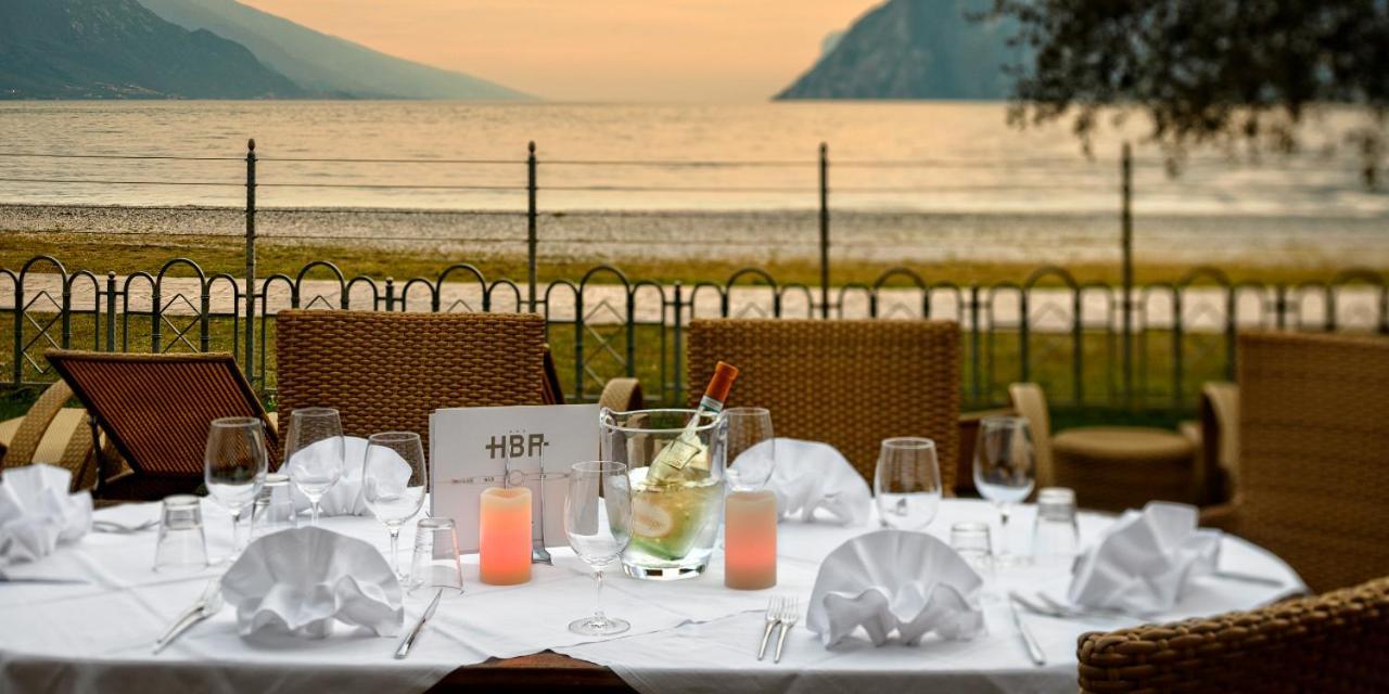 Hotel Baia Azzurra - Lake Front Torbole Sul Garda Εξωτερικό φωτογραφία