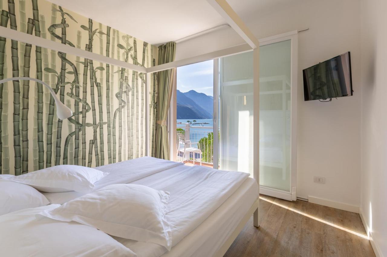 Hotel Baia Azzurra - Lake Front Torbole Sul Garda Εξωτερικό φωτογραφία