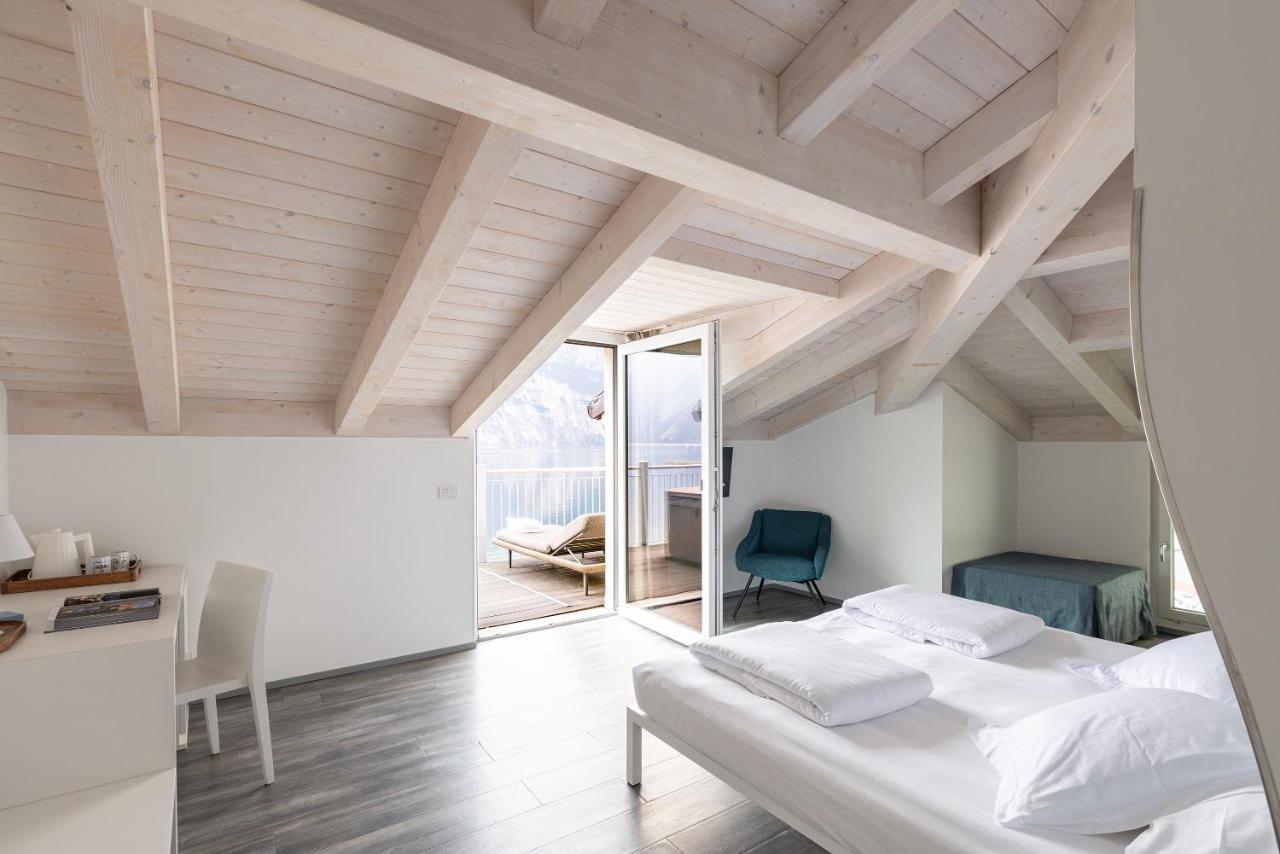 Hotel Baia Azzurra - Lake Front Torbole Sul Garda Εξωτερικό φωτογραφία