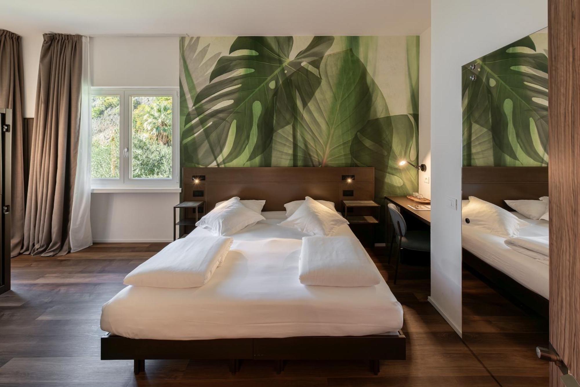 Hotel Baia Azzurra - Lake Front Torbole Sul Garda Εξωτερικό φωτογραφία