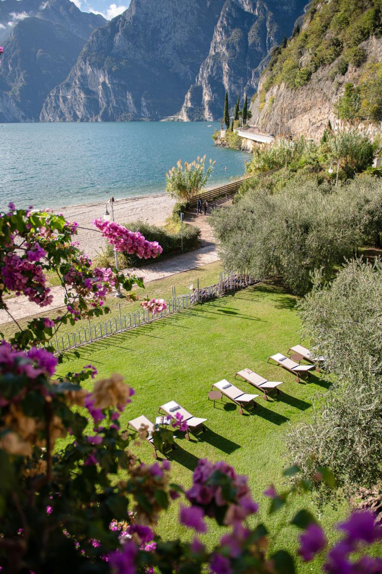 Hotel Baia Azzurra - Lake Front Torbole Sul Garda Εξωτερικό φωτογραφία