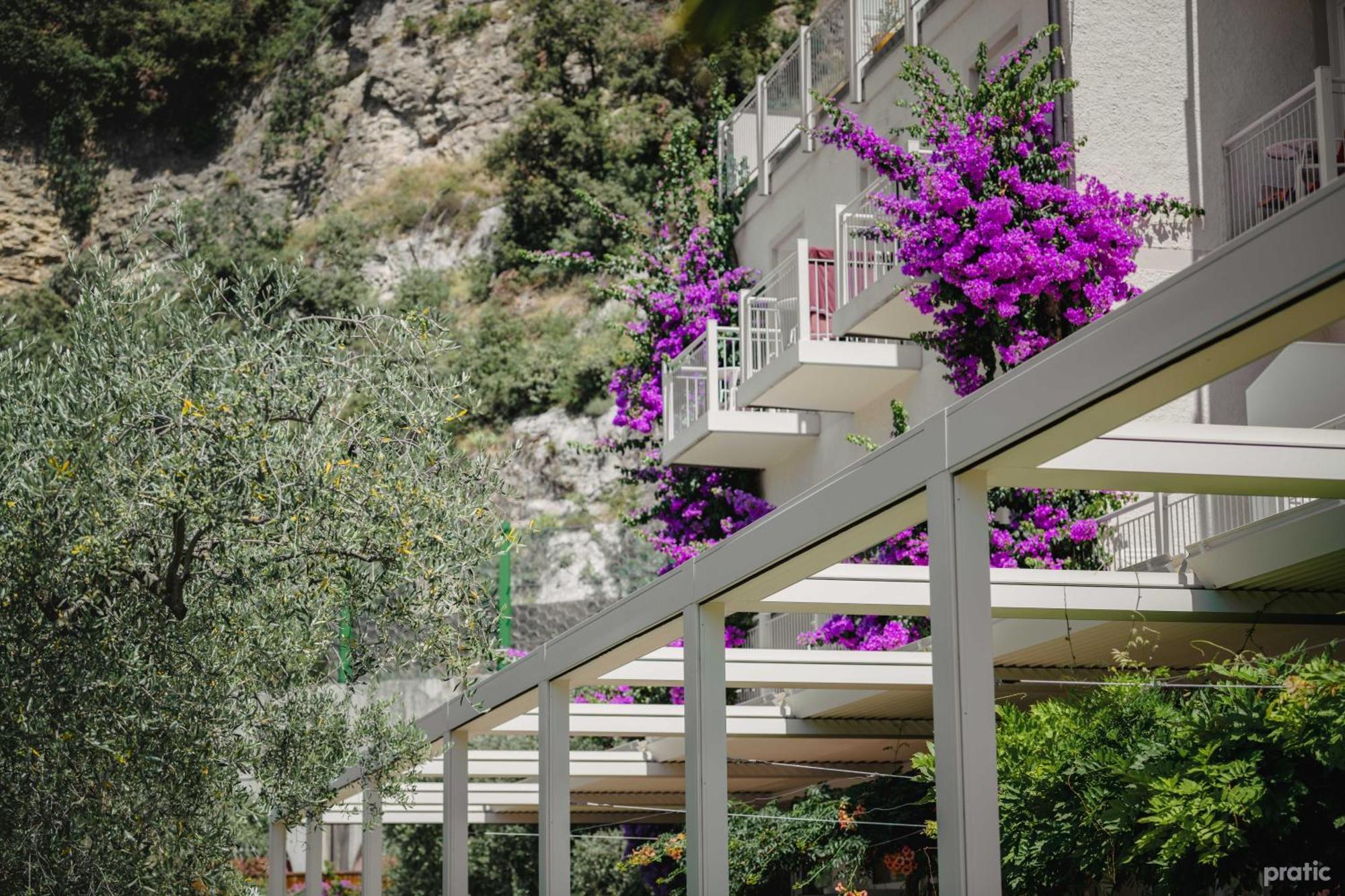 Hotel Baia Azzurra - Lake Front Torbole Sul Garda Εξωτερικό φωτογραφία