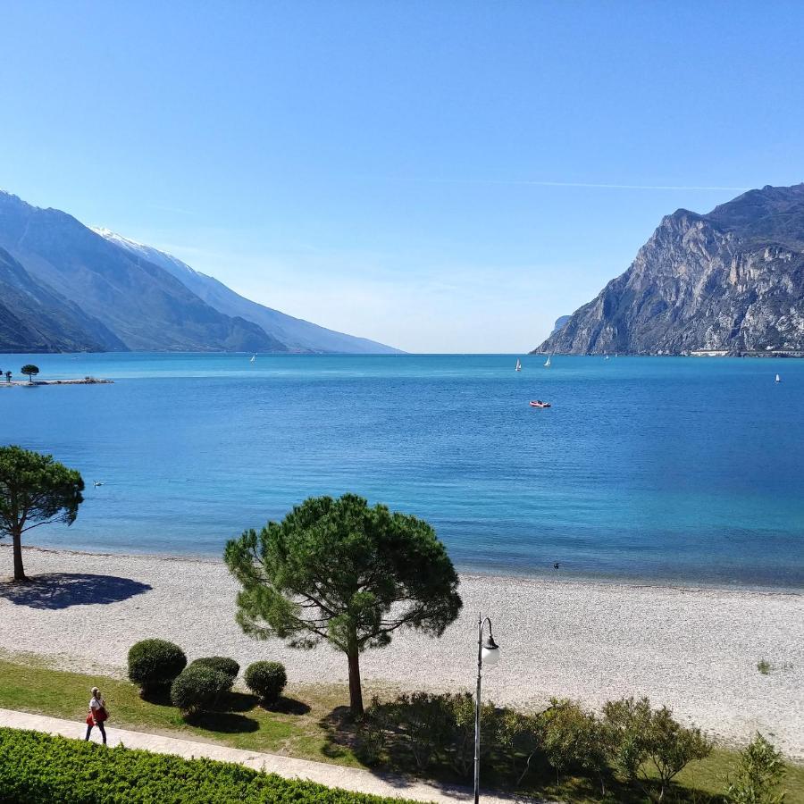 Hotel Baia Azzurra - Lake Front Torbole Sul Garda Εξωτερικό φωτογραφία