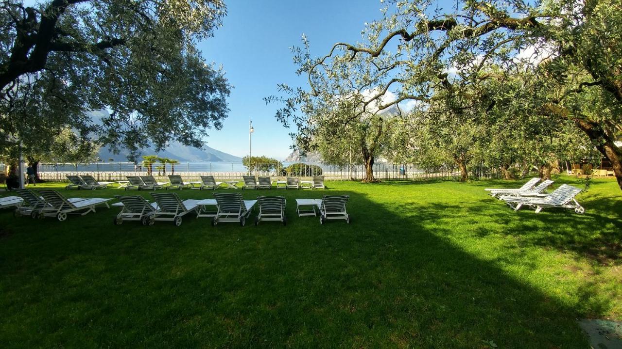 Hotel Baia Azzurra - Lake Front Torbole Sul Garda Εξωτερικό φωτογραφία